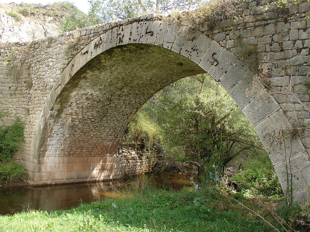 Beautiful stone arch bridge and entrance of Ura e Kovaçit agrotourism resort in Voskopojë