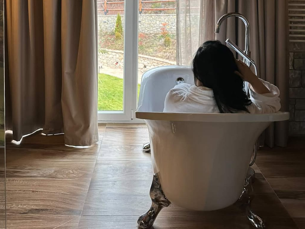 Tranquil luxury spa room equipped with a professional massage table and relaxing ambient lighting